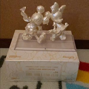 Limited edition Rose Mickey & Minnie vinyl figure